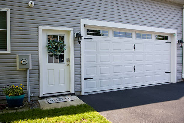24/7 Emergency Garage Door Panel Replacement experts in Aspen Hill, MD